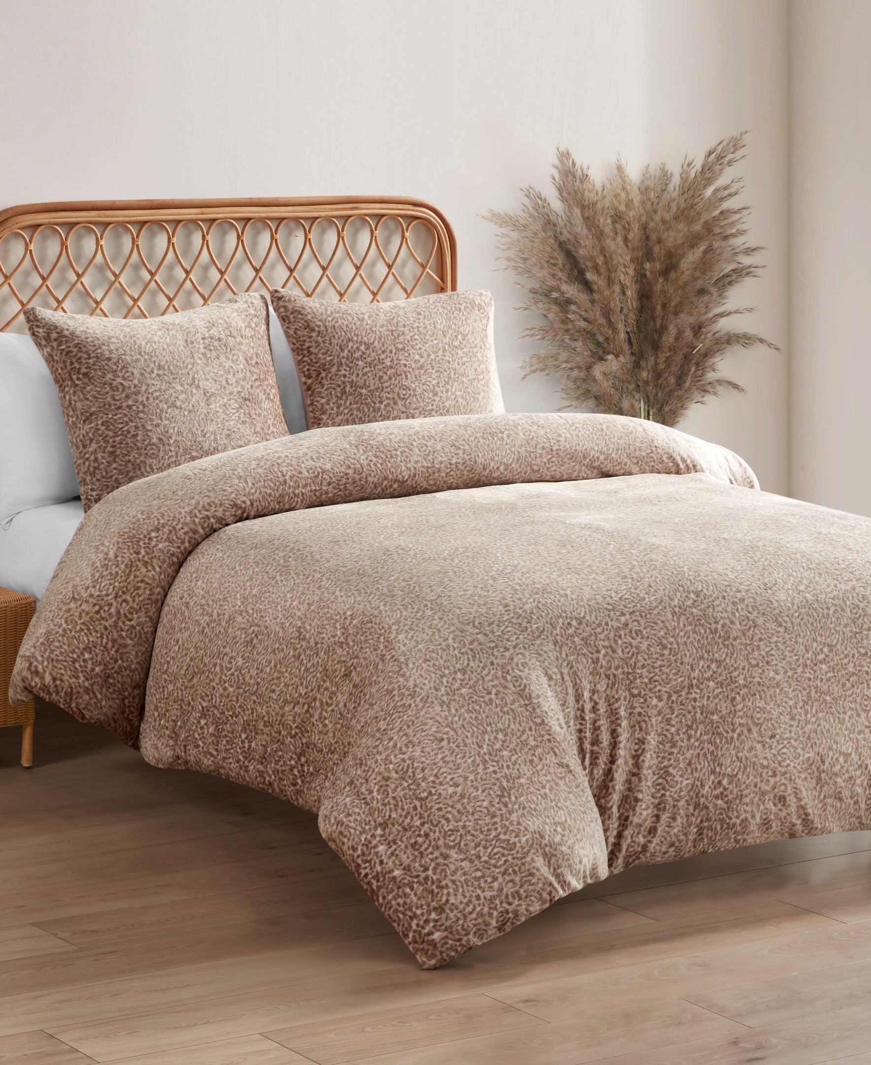 Home Leopard Printed Plush Comforter Set | Jessica Simpson