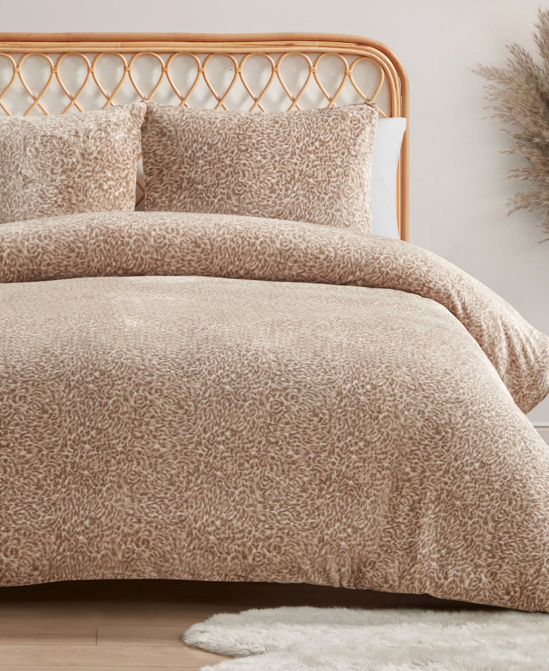 Home Leopard Printed Plush Comforter Set | Jessica Simpson