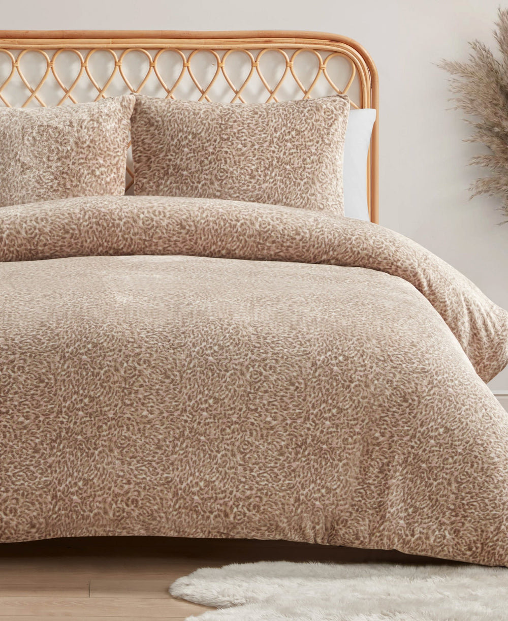 Home Leopard Printed Plush Comforter Set | Jessica Simpson
