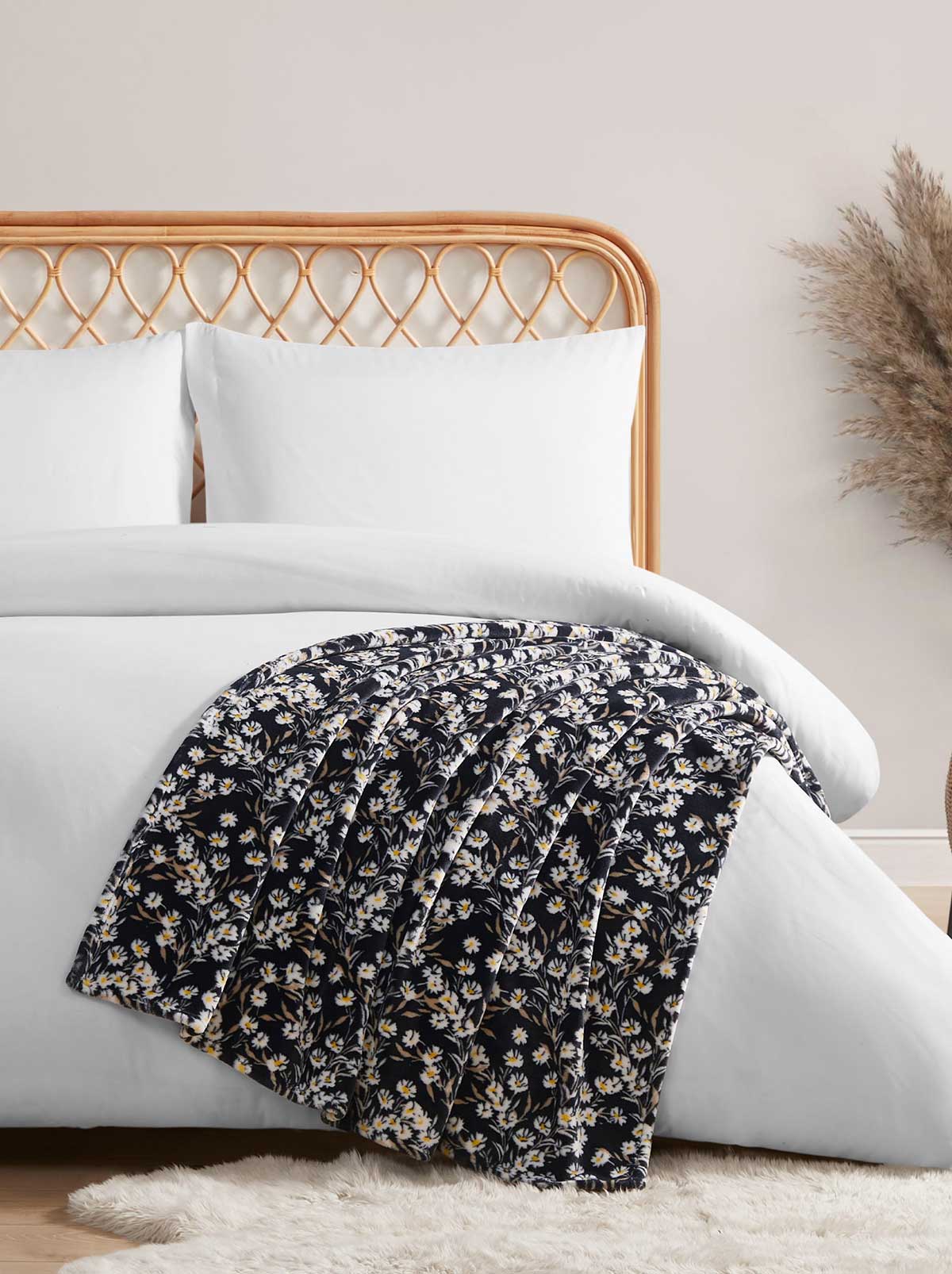 Home Wildflower Park Plush Throw - Black | Jessica Simpson