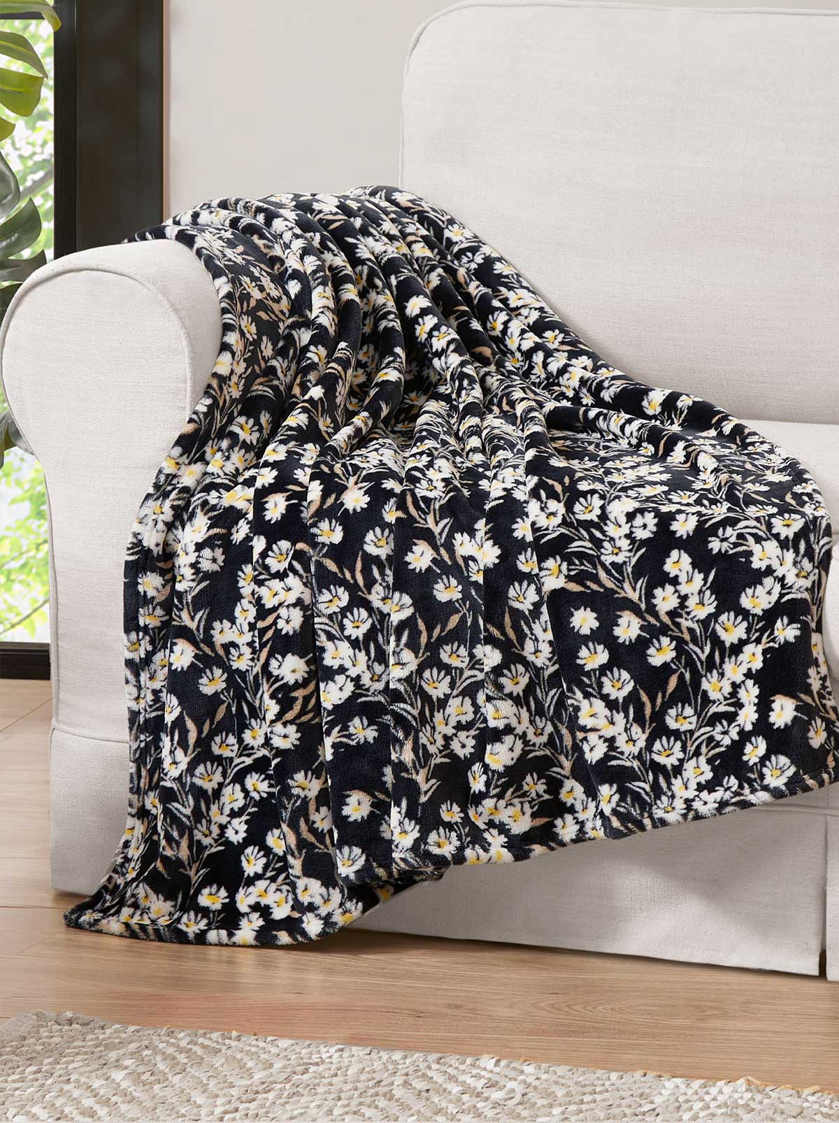 Home Wildflower Park Plush Throw - Black | Jessica Simpson
