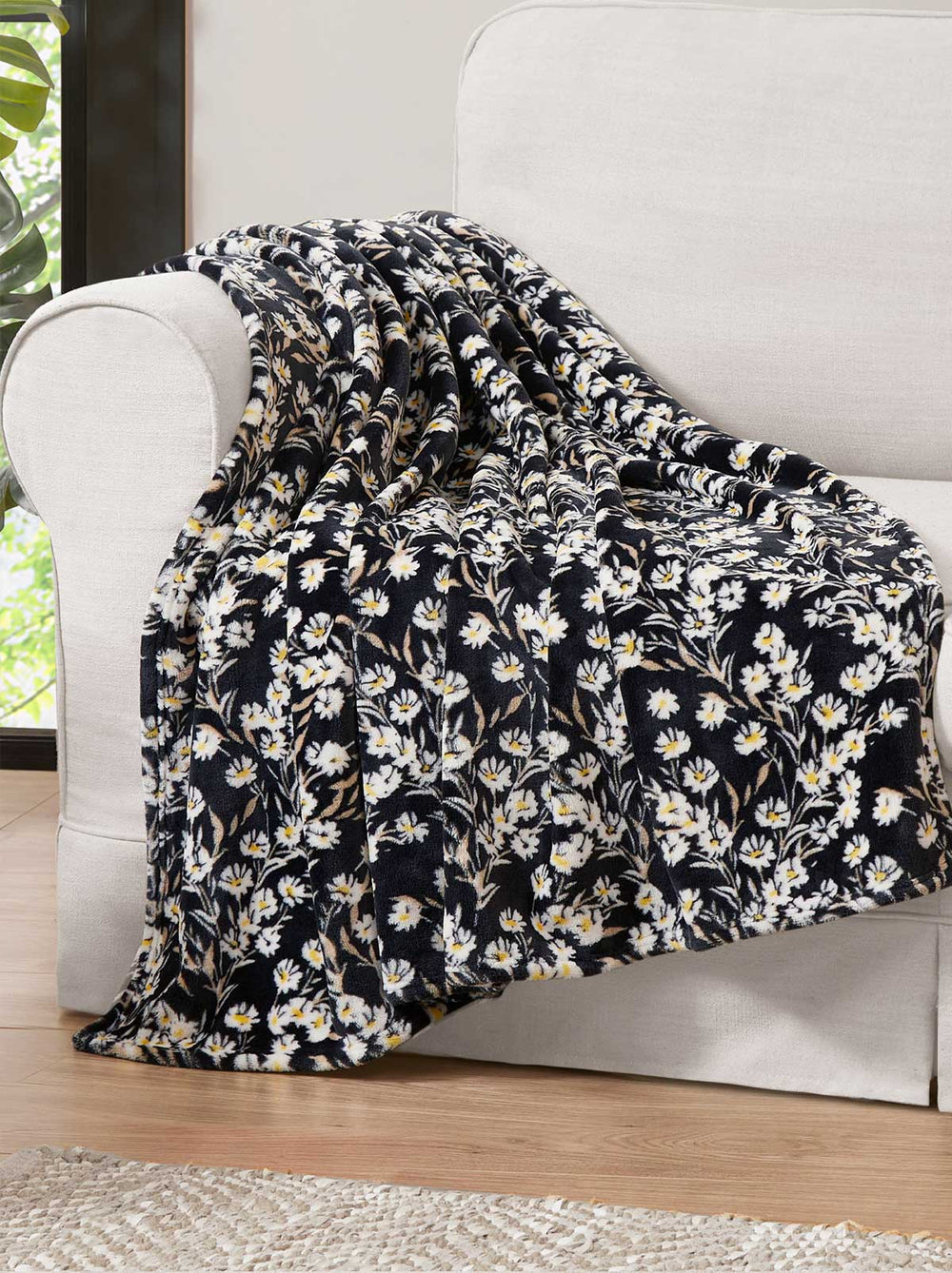 Home Wildflower Park Plush Throw - Black | Jessica Simpson