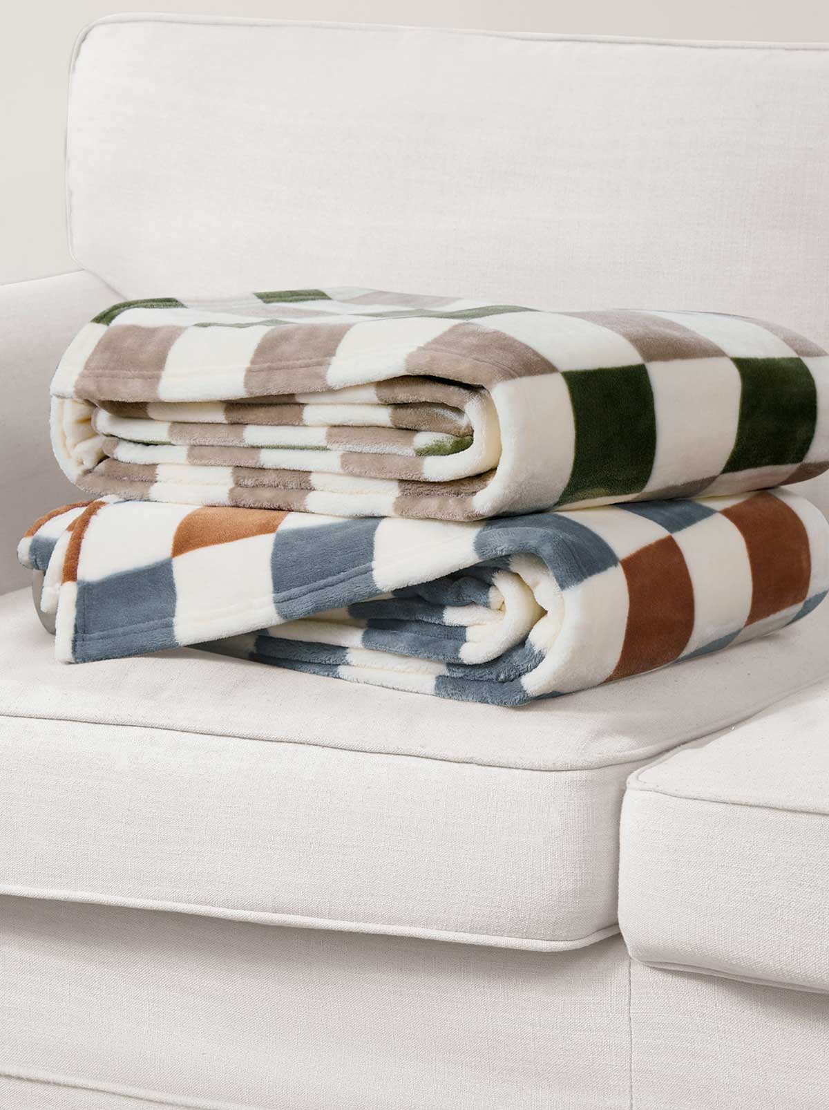 Home Emery Checkerbaord Plush Throw - Rust & Grey | Jessica Simpson