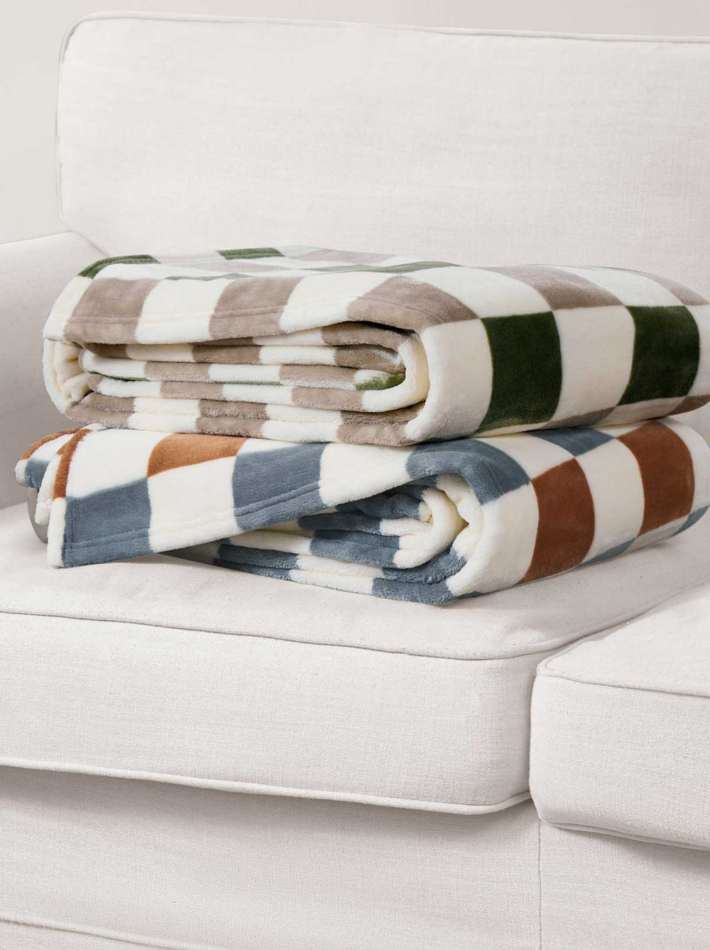 Home Emery Checkerbaord Plush Throw - Rust & Grey | Jessica Simpson